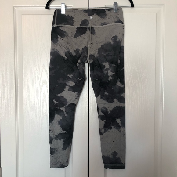 Lululemon Mid Rise Grey Pattern Leggings - Picture 1 of 6